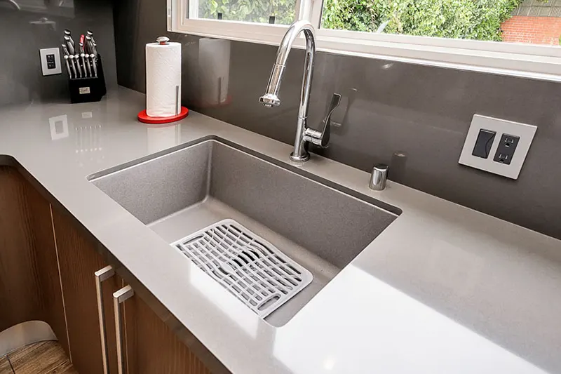 jenis-jenis kitchen - under mount sink - interiorpedia
